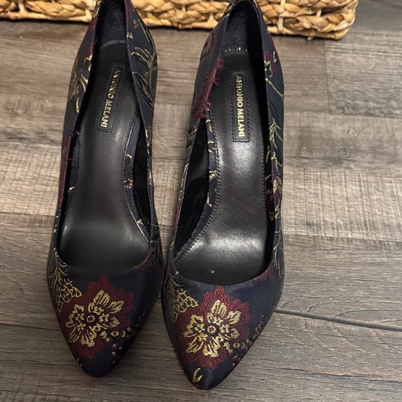 ANTONIO MELANI Black and Gold Floral Heels Antonio Melani - Picture 3 of 4